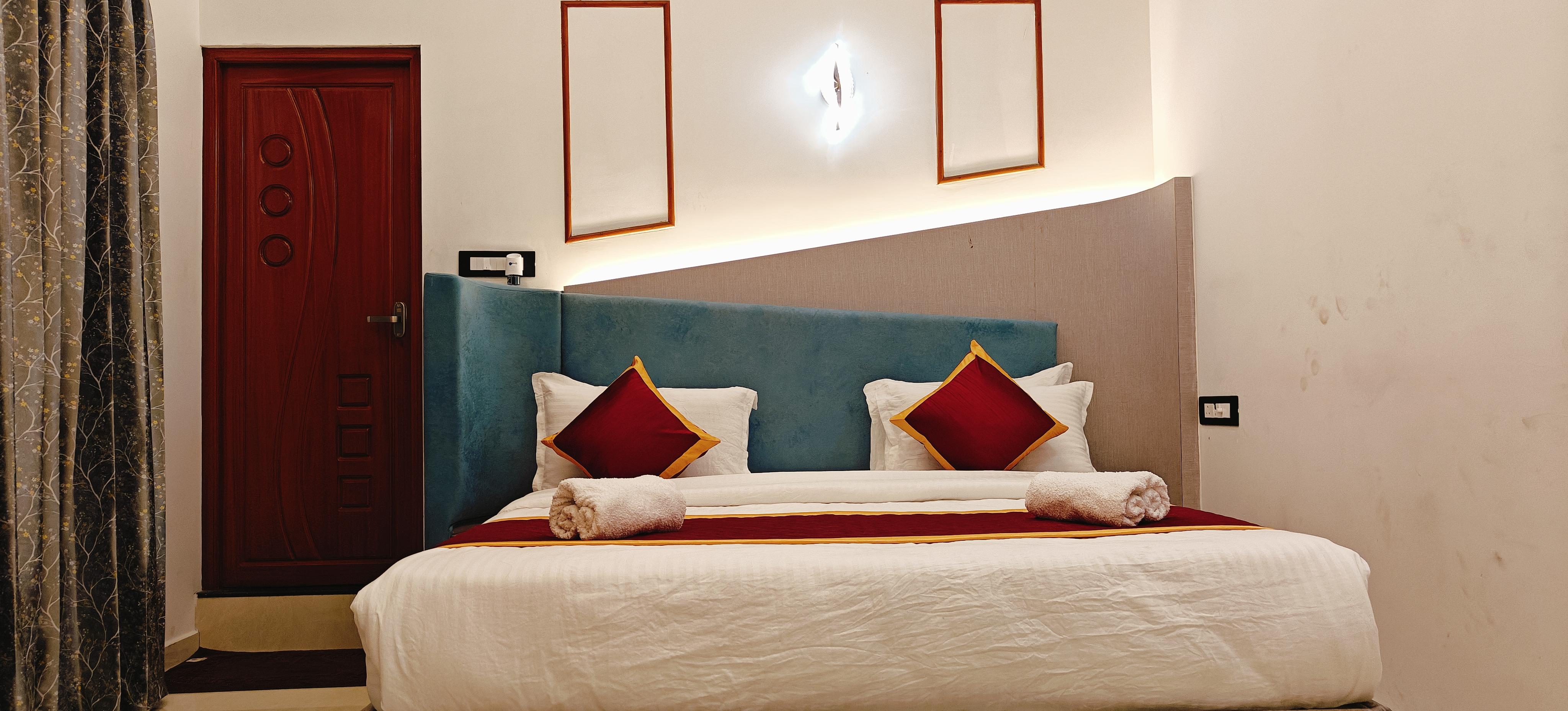 Hotel AVM Le Divin - Tap to explore photos