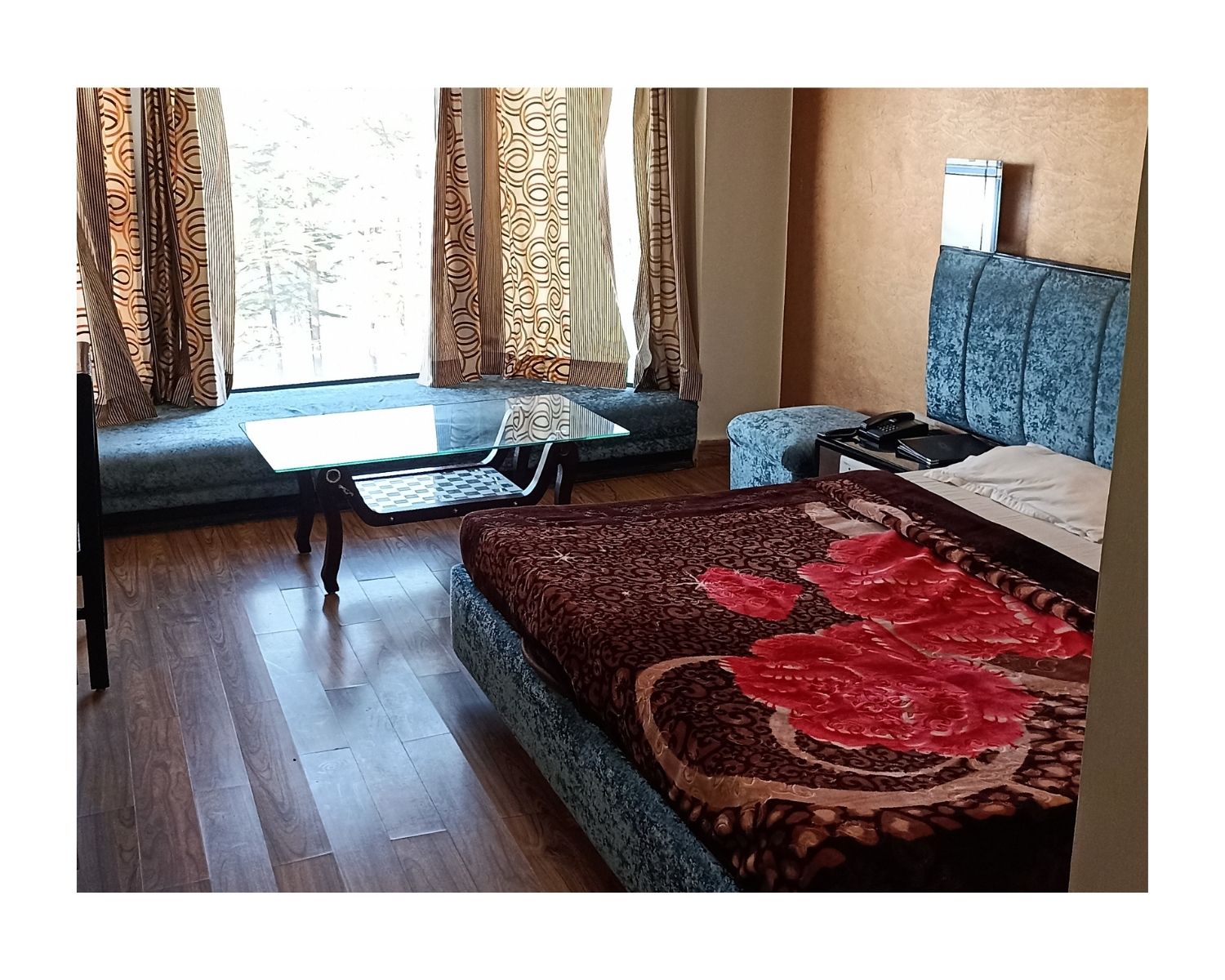 Hotel Drive Inn - Tap to explore photos