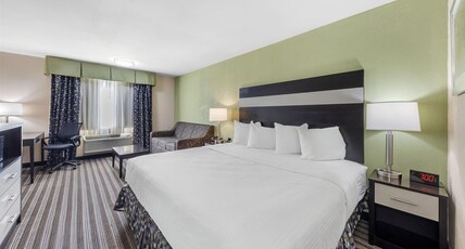 Best Western Borger Inn Room Type - 1 King Bed, Non-Smoking, Microwave And Refrigerator, Sofa, Wi-Fi, Full Breakfast