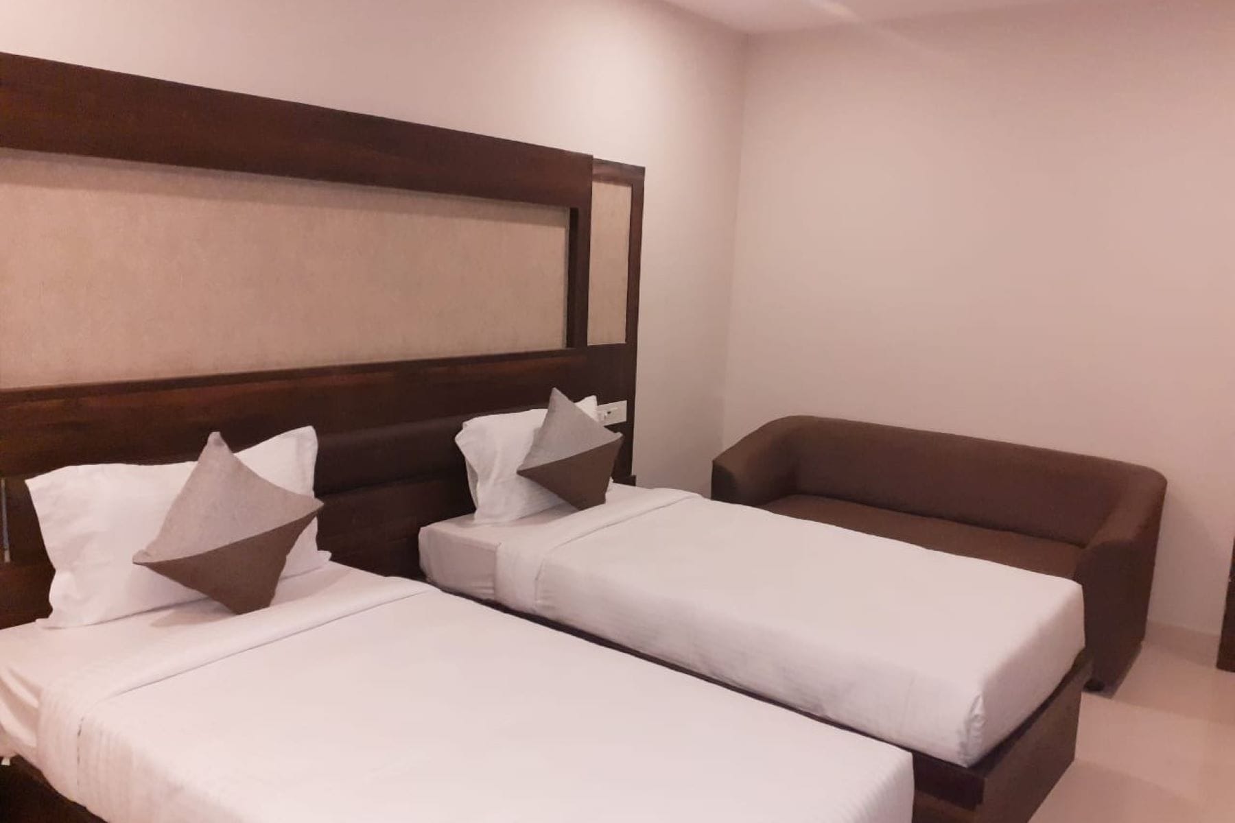 Citi Luxe Hotel - Tap to explore photos