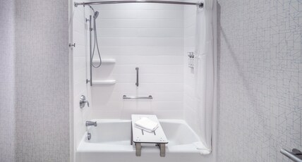 Holiday Inn Express And Suites Dalhart, an IHG Hotel Room Type - 1 King Bed Standard Comm Accessible