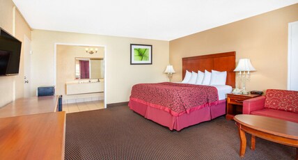 Days Inn by Wyndham Orlando Downtown Room Type - 1 Double Bed, Mobility Hearing Accessible Room, First Floor, Non-Smoking Days Inn by Wyndham Orlando Downtown Room Type - 1 Double Bed, Mobility Hearing Accessible Room, First Floor, Non-Smoking