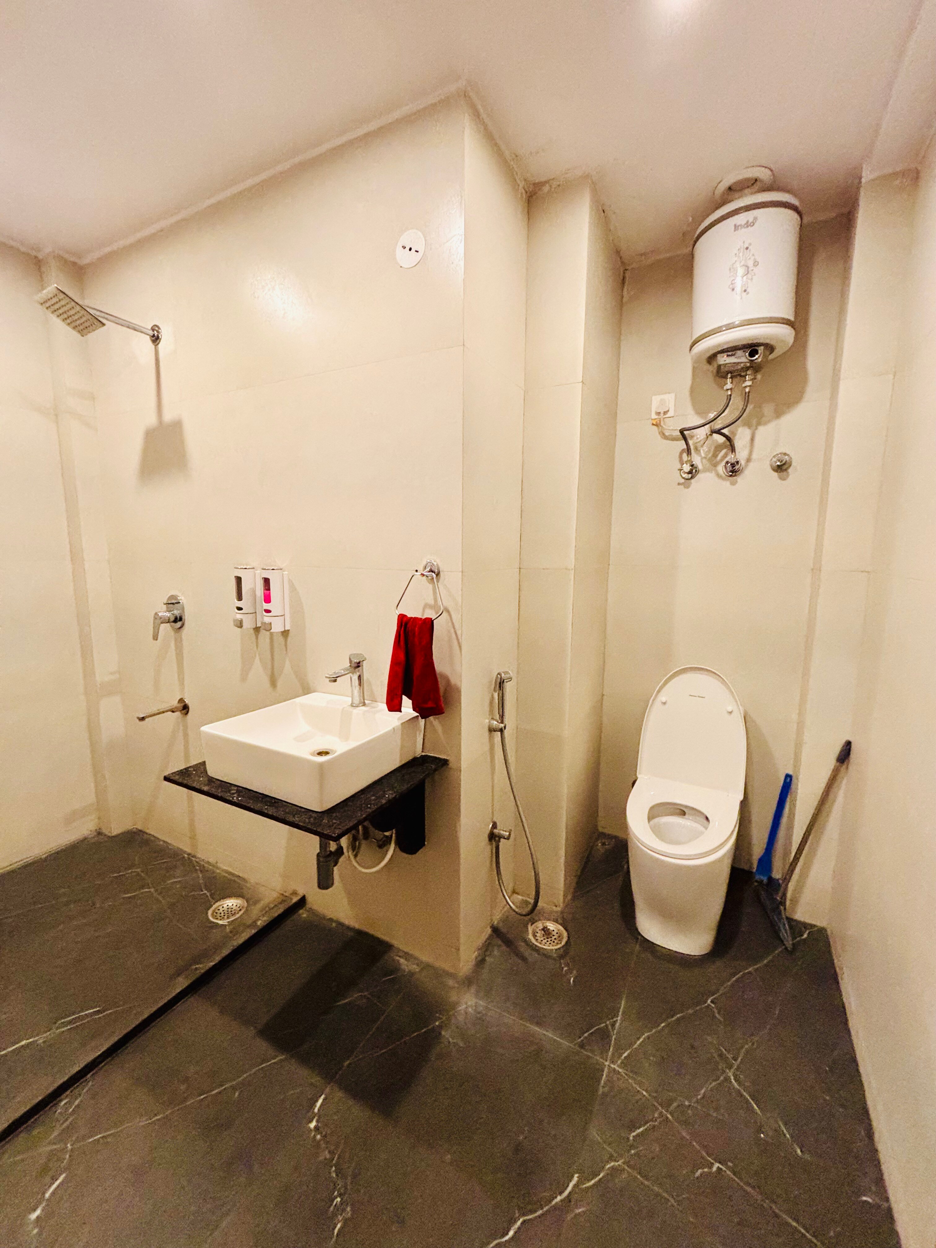 Shvisa Homestay - Tap to explore photos