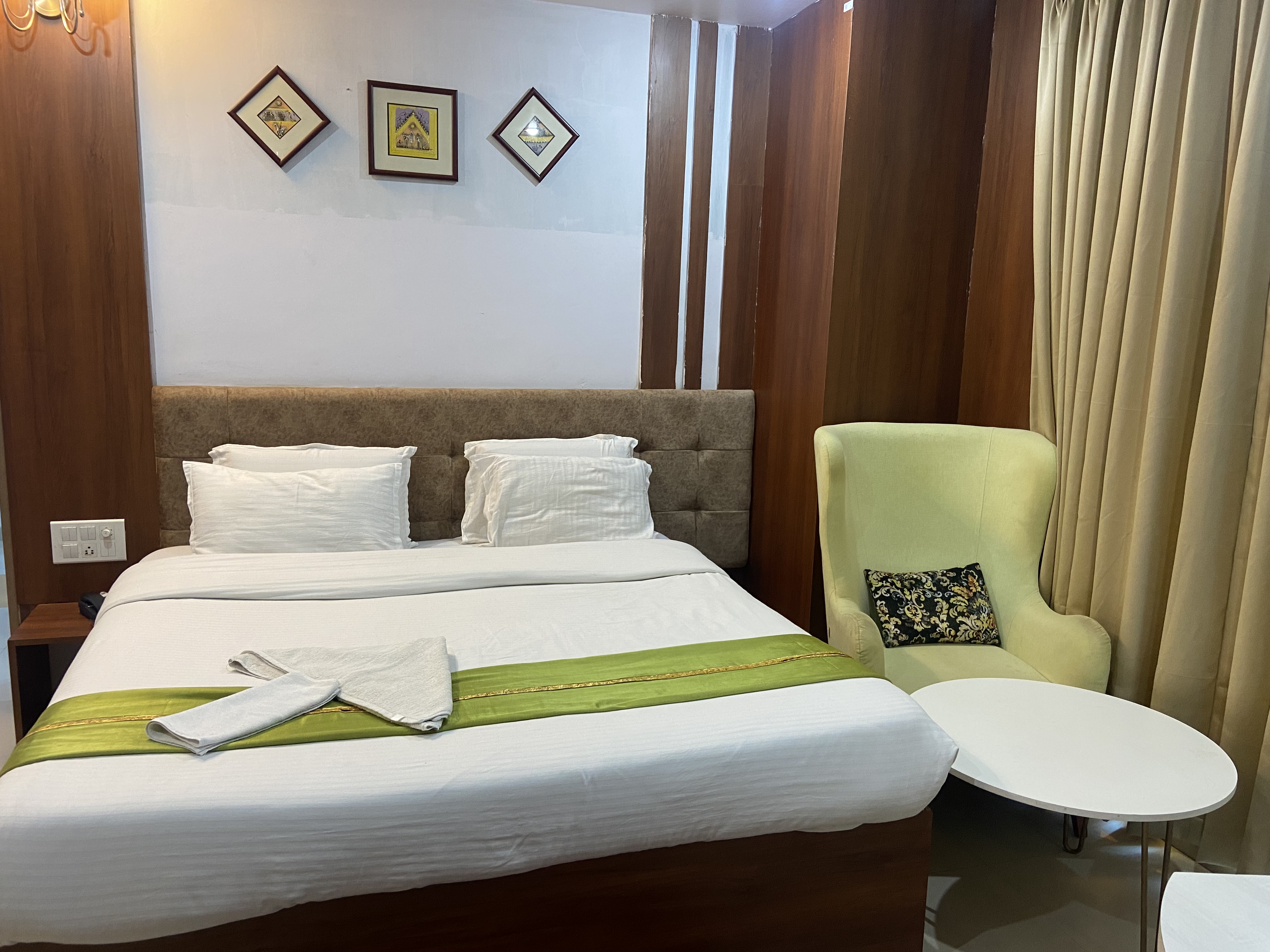 Hotel Bhubaneswari Classic - Tap to explore photos