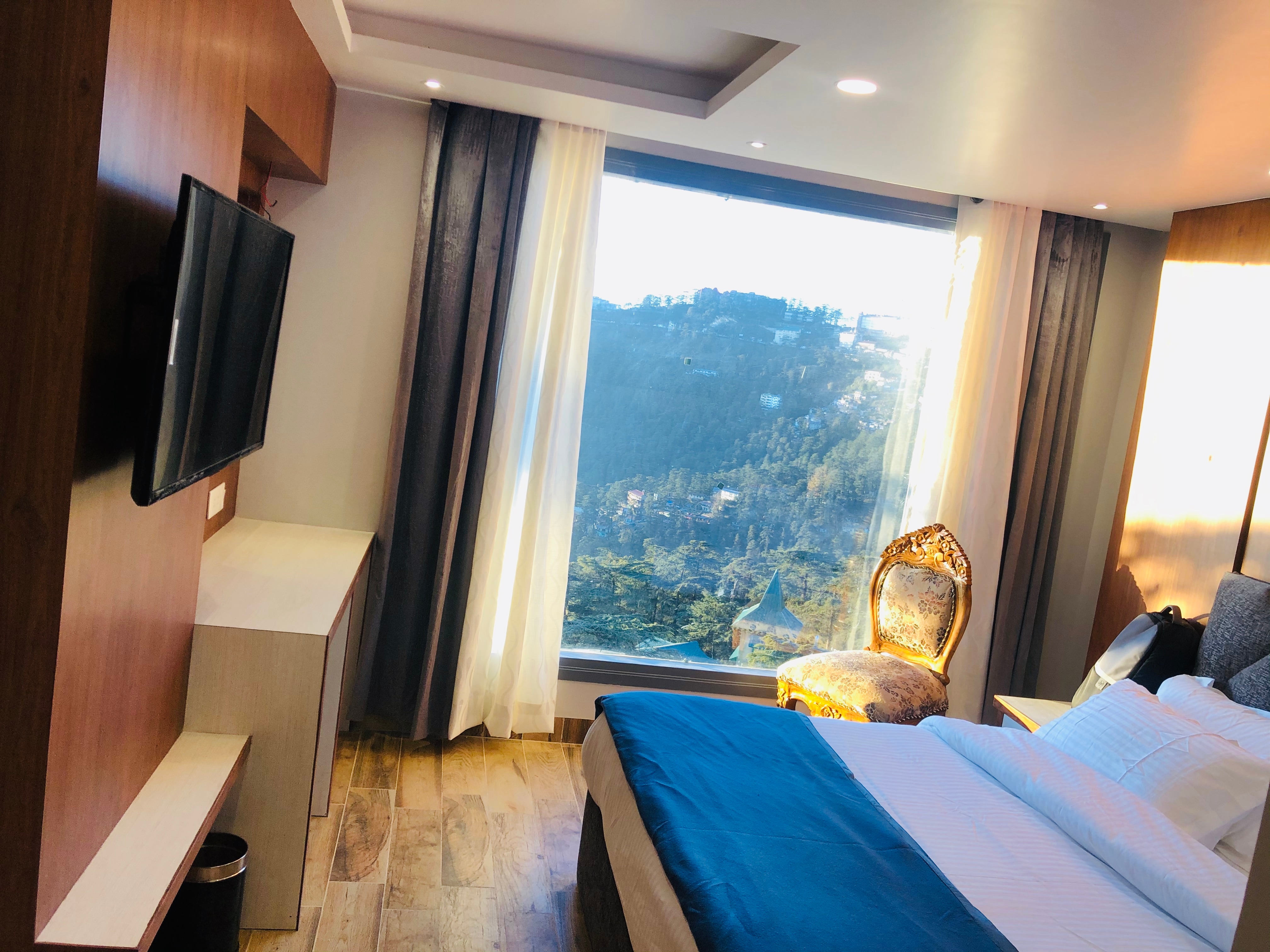 Rekhis BnB (1 km from Mall Road) - Tap to explore photos