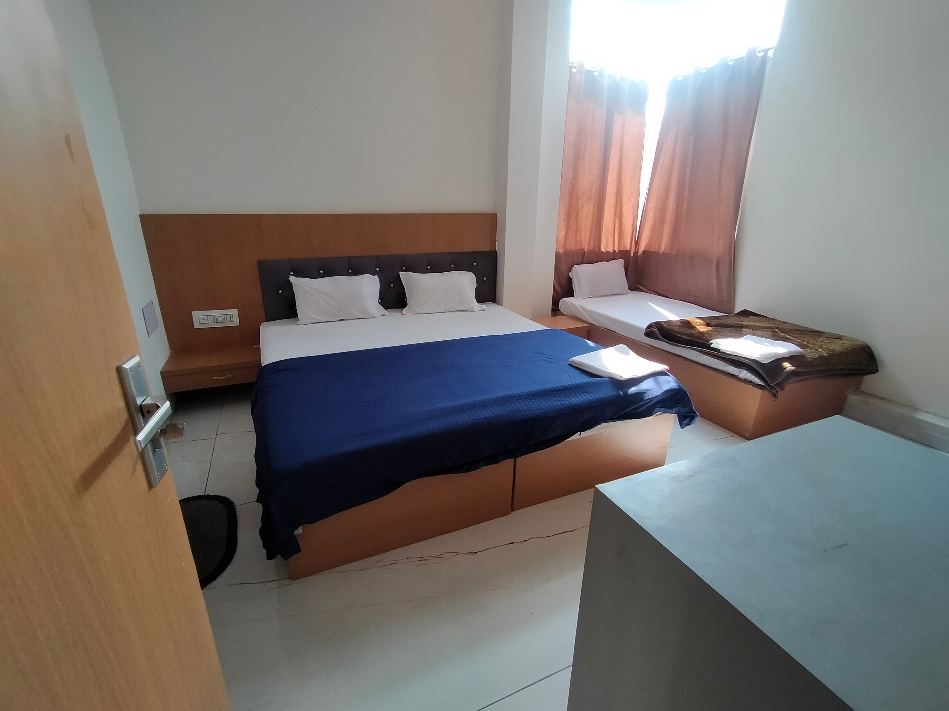 Hotel Mahadev Paradise - Tap to explore photos