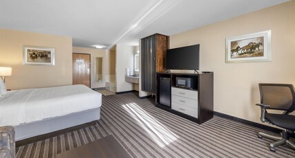 Best Western Borger Inn Room Type - Suite-1 King Bed, Non-Smoking, Whirlpool, Sofa, Microwave And Refrigerator, Wi-Fi, Full Breakfast