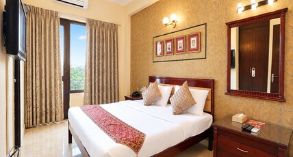 Enkay Residency V Block-Cyber City Room Type - Deluxe Queen Room with Balcony