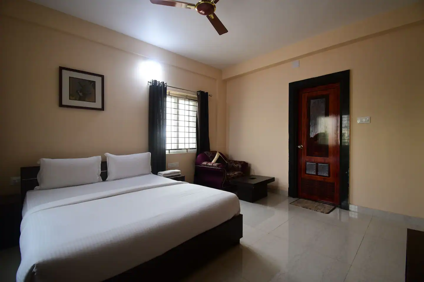 Shree Residency Guest House - Tap to explore photos