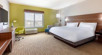 Holiday Inn Express CALHOUN SOUTH Room Type - 1 King Bed Standard Mobil Access Tub