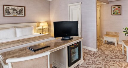 Elite World Comfy Istanbul Taksim Room Type - Junior Suite with Queen Size Bed