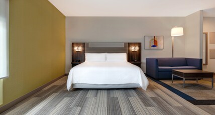 Holiday Inn Express & Suites GLENDALE DOWNTOWN Room Type - Premium Room