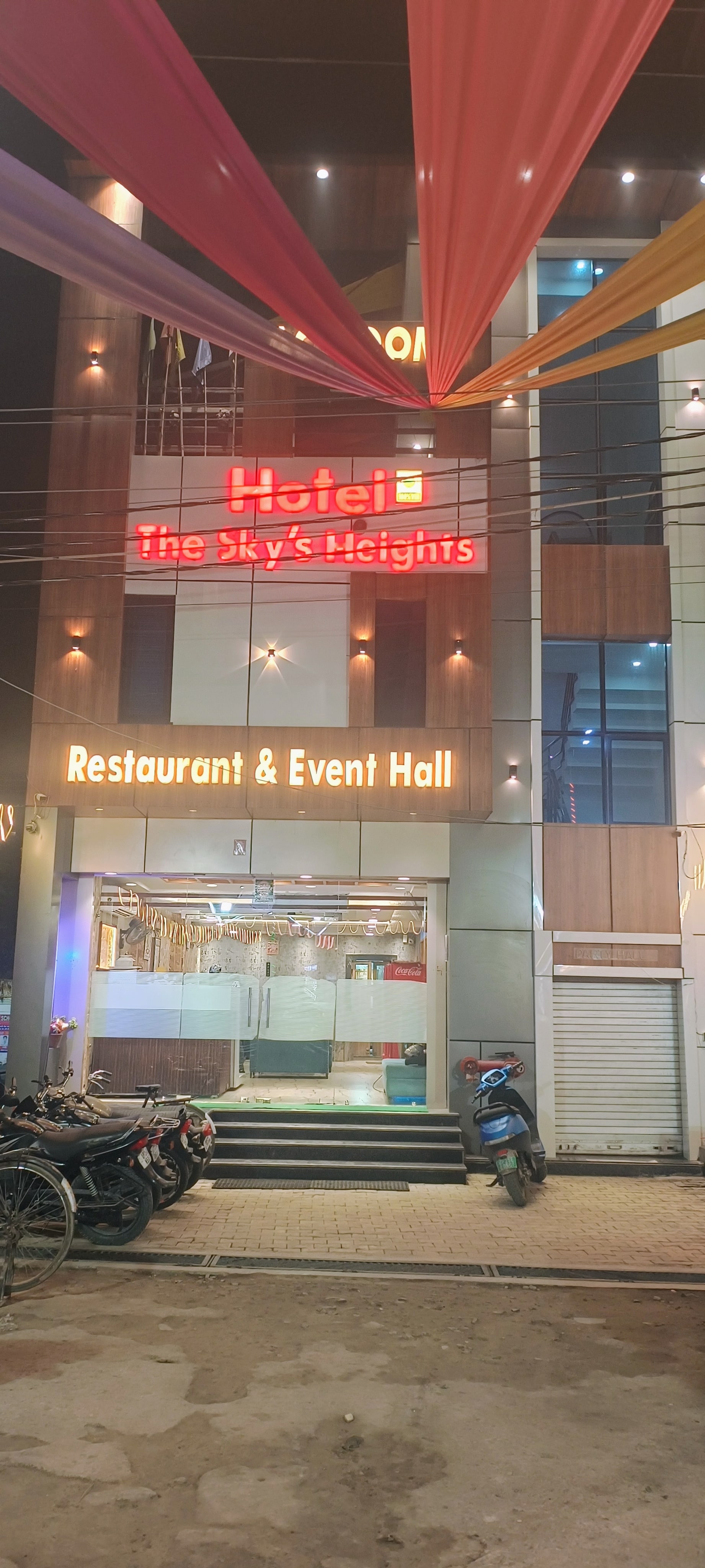 Hotel The Sky's Heights - Tap to explore photos