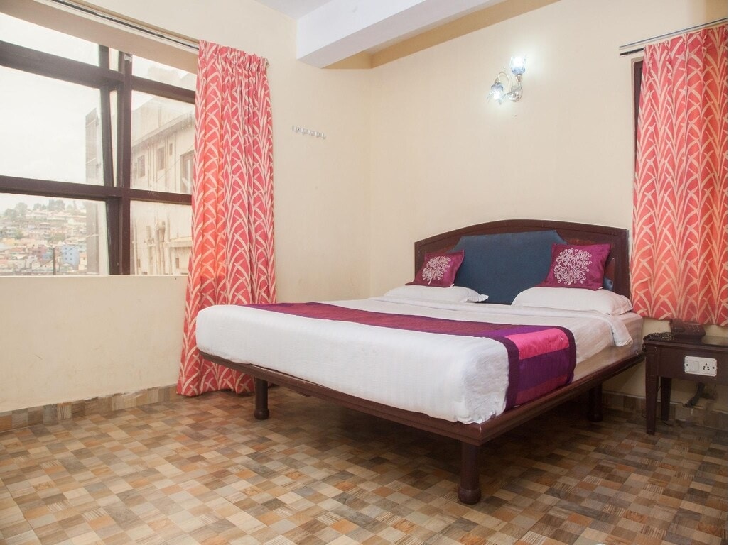 Nilgiris Inn - Ooty - Tap to explore photos