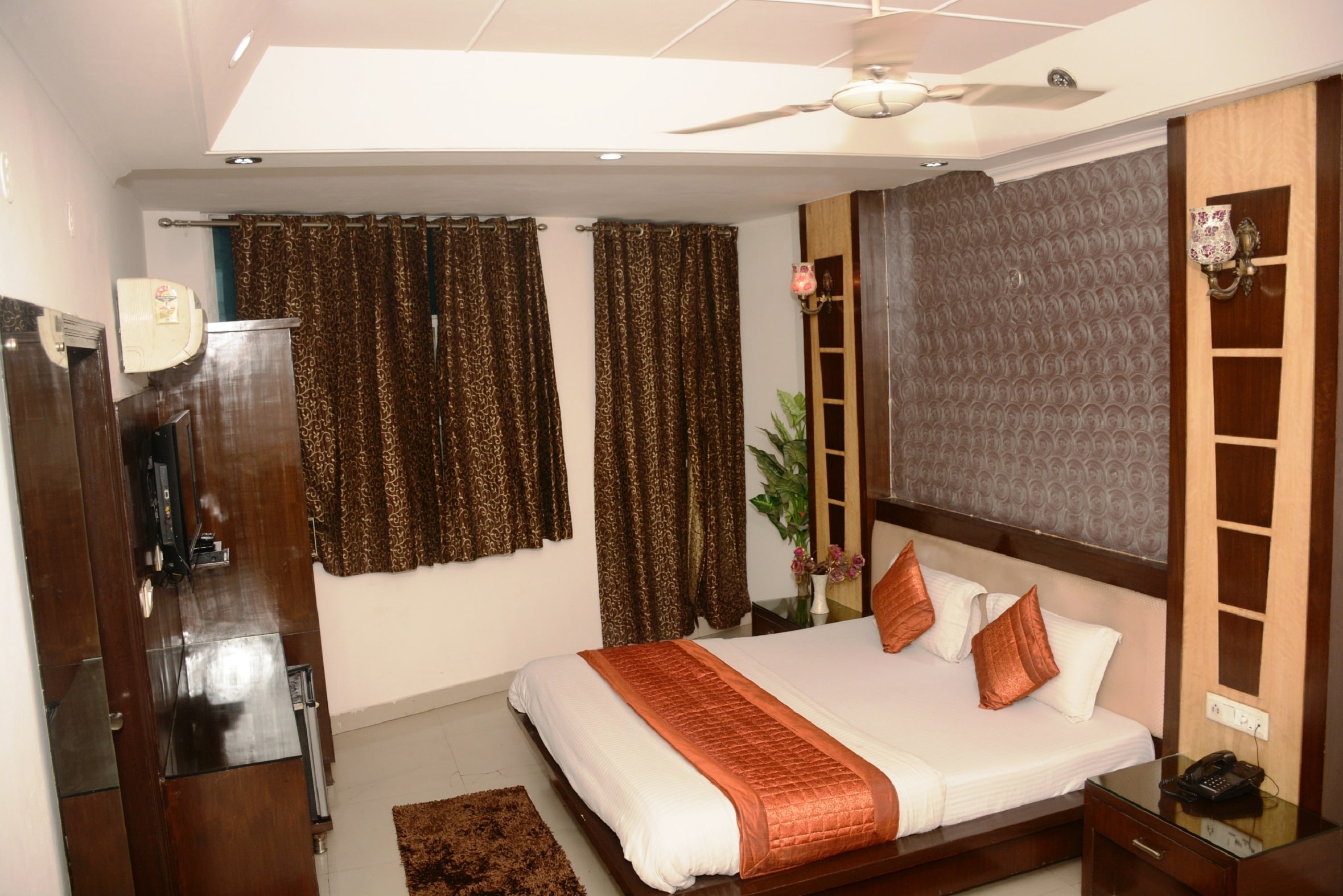 Hotel Delhi Heart - Tap to explore photos