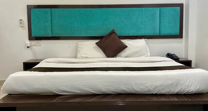 Hotel Komal Palace Anand Nagar Room Type - King Room