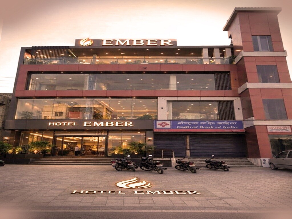 Hotel Ember - Tap to explore photos