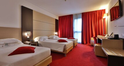 Best Western Plus Hotel Galileo Padova Room Type - 1 Queen And 1 Single, Non-Smoking, Comfort Room