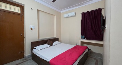 Krishnas Homestay Room Type - Deluxe Bedroom