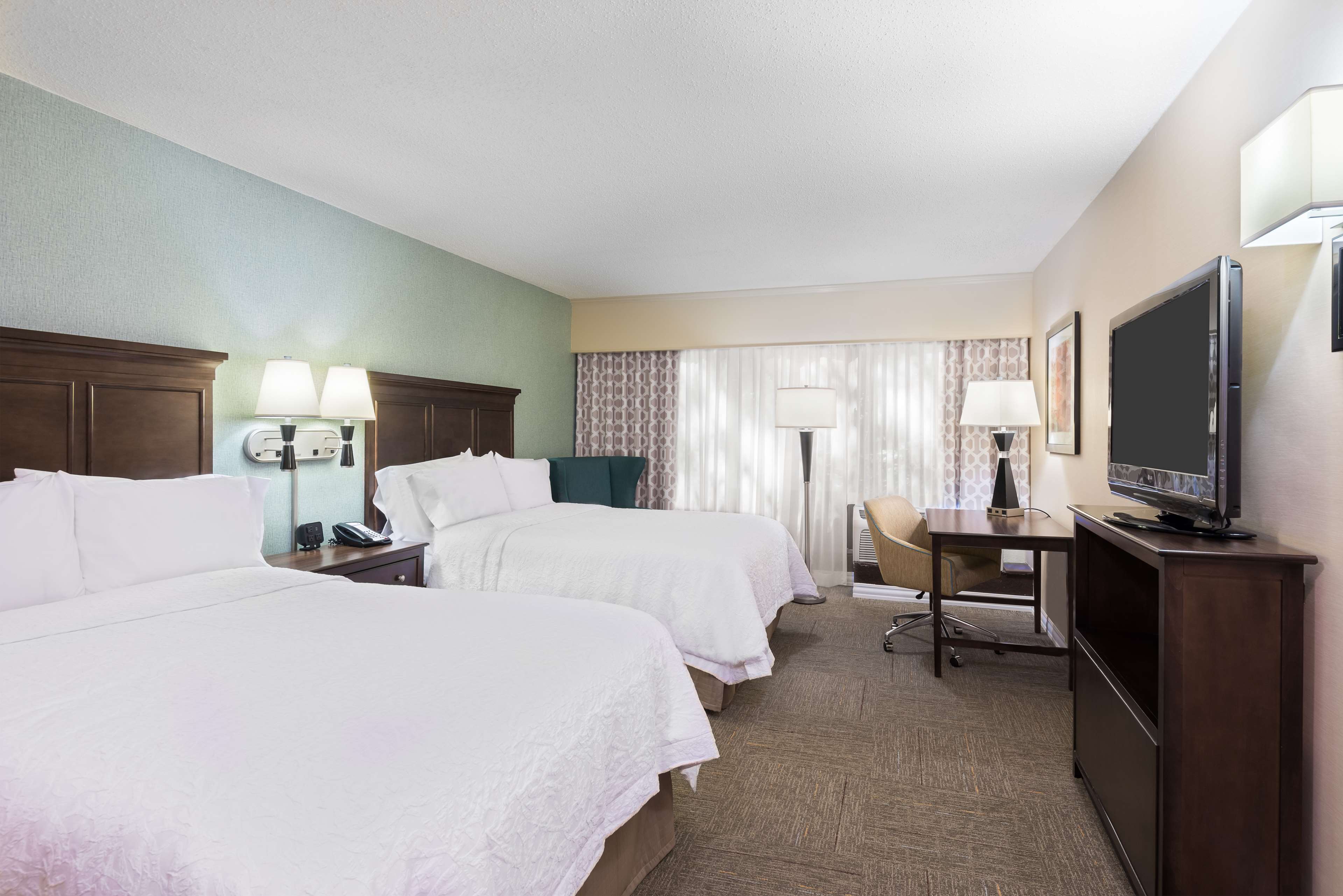 HAMPTON INN WHITE PLAINS TARR - Tap to explore photos