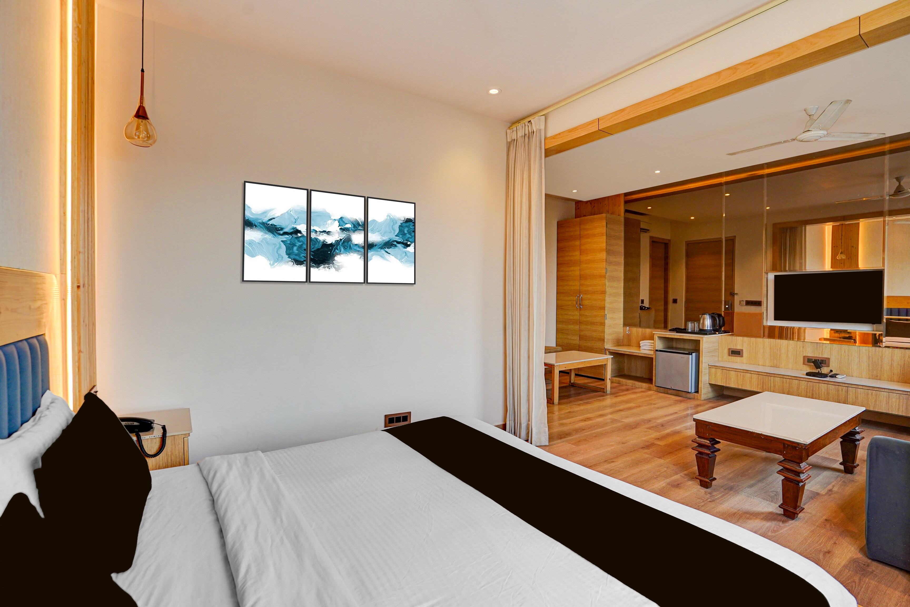 Super Townhouse Oak by OYO Rambagh Amritsar Formerly Hotel Kingsway - Tap to explore photos