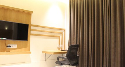 Hotel Blue Lagoons Fatehgunj Room Type - Deluxe Room Twin Bed