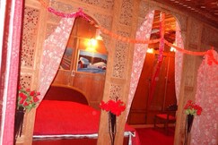Houseboat Prince Of Bombay