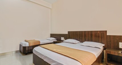 Hotel Sai Smita Room Type - Deluxe 3 Bed Non AC Room