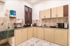 Stylish & Cozy Retreat w/ Jacuzzi | Vaishali Nagar