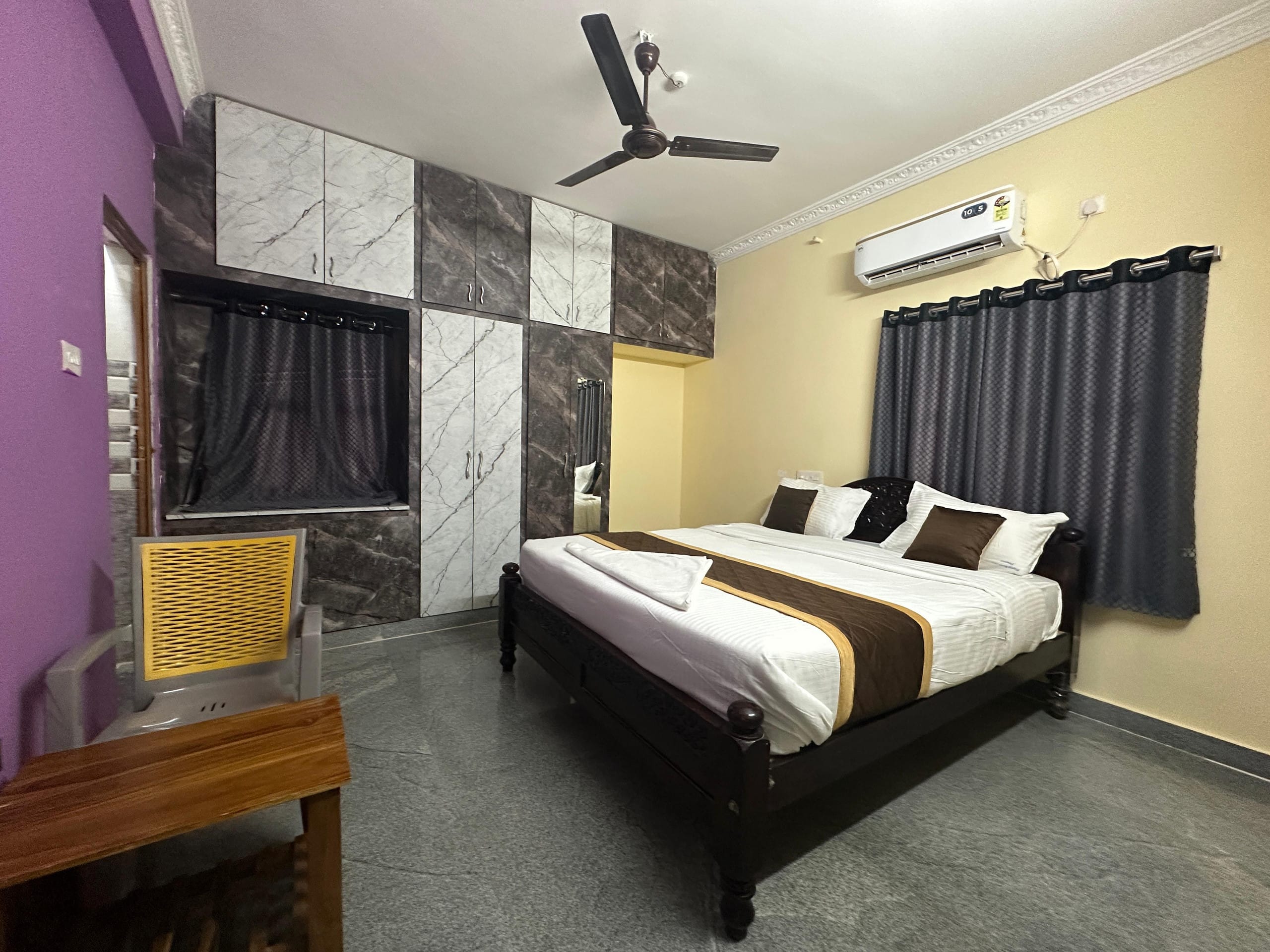 Happy Homestay 2bhk - Tap to explore photos