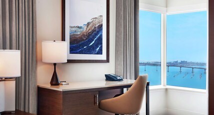 Hilton San Diego Bayfront Room Type - CORNER STUDIO SUITE 1 KING