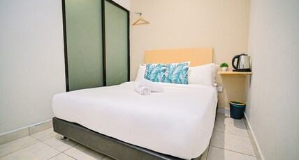 Swing & Pillows - KL Sri Petaling Room Type - Standard Queen Room