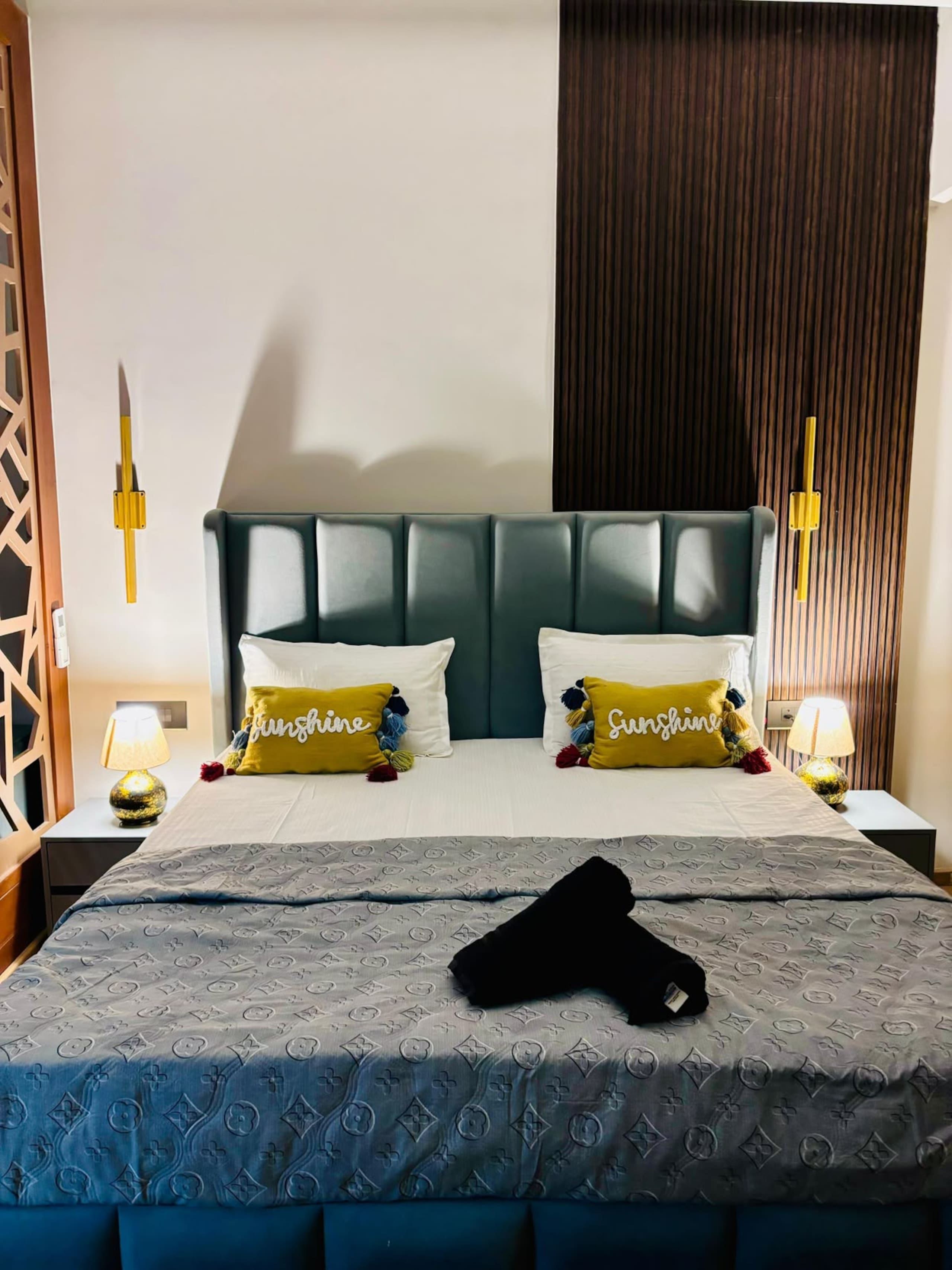 Galaxy Blue Sapphire NOIDA 10am 6pm - Tap to explore photos