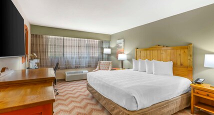 Best Western Plus Rio Grande Inn Room Type - Accessible - 1 King, Mobility Accessible, Communication Assistance, Roll In Shower, Non-Smoking Best Western Plus Rio Grande Inn Room Type - Accessible - 1 King, Mobility Accessible, Communication Assistance, Roll In Shower, Non-Smoking
