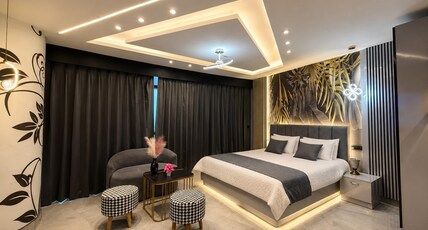 Luxury Apartment Room Type - Black Pearl Suit By Oshiva Stay