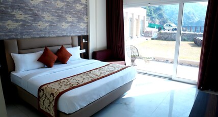 Royal Suites Chakki Mor Room Type - Super Deluxe Room
