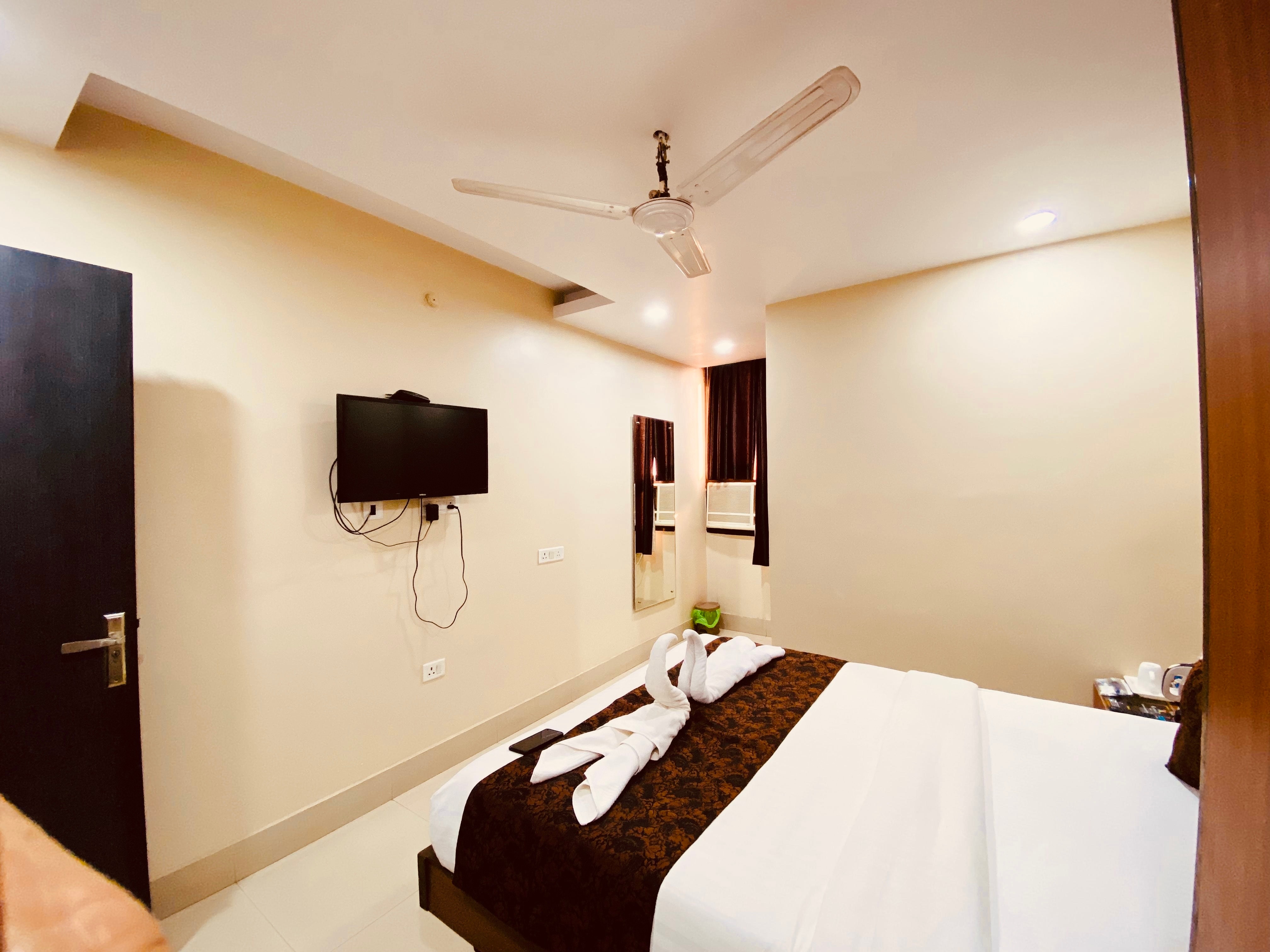 Hotel Kamat Inn - Tap to explore photos