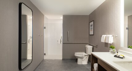 Staybridge Suites ROCHESTER  Room Type - 2 Qn Studio Ste Mobil Access Roll Shwr