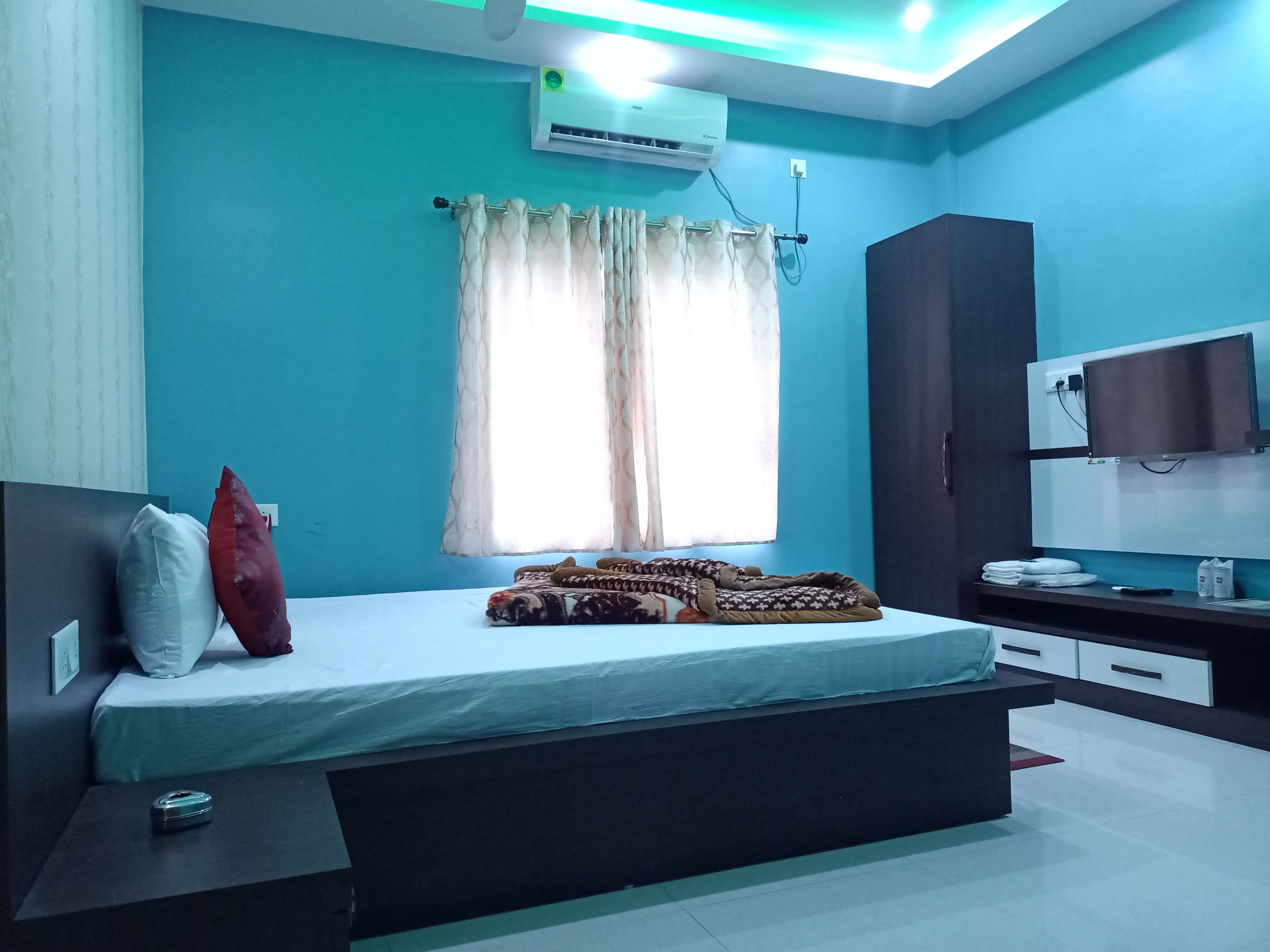 Hotel Shivam - Tap to explore photos