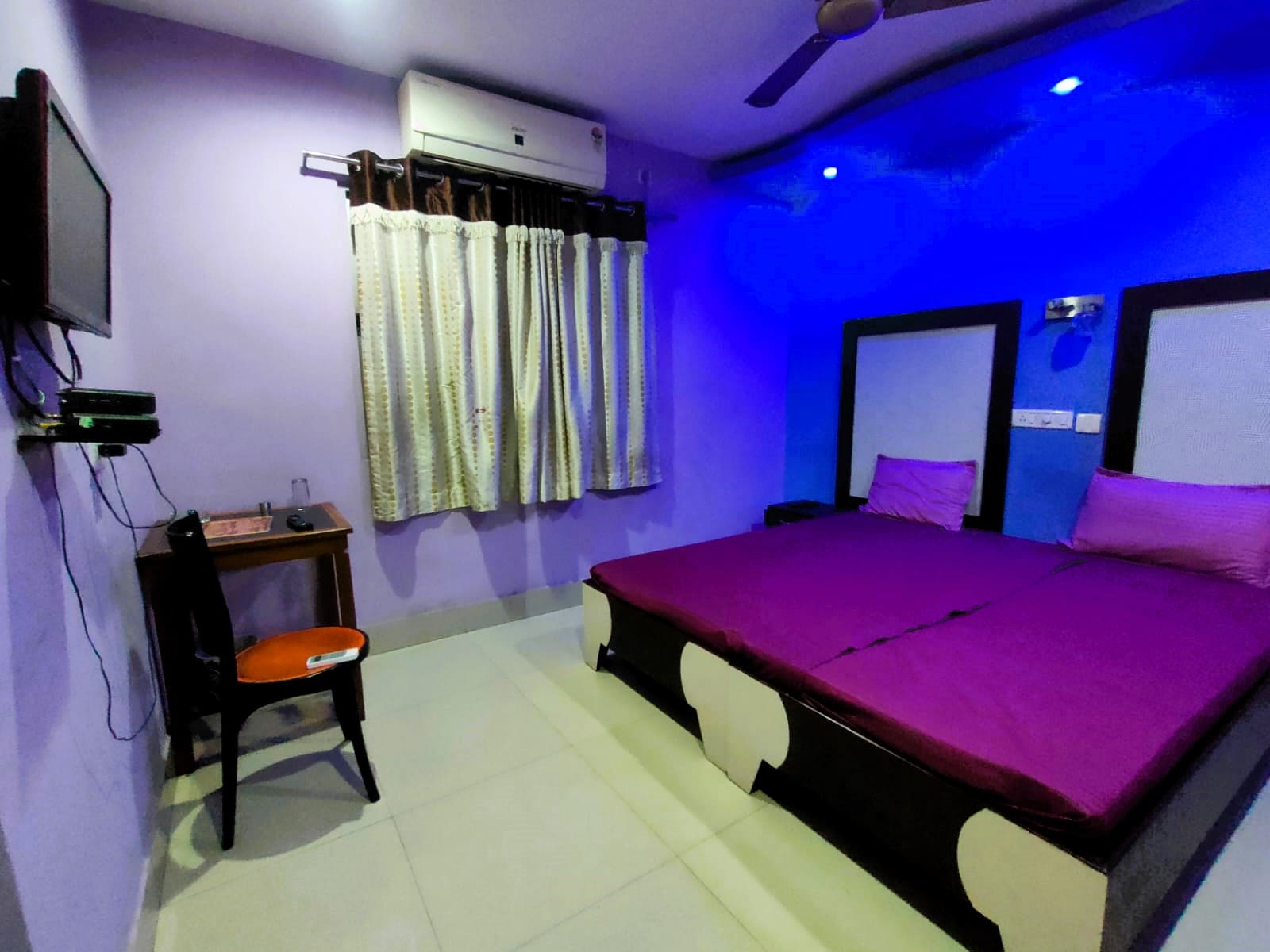 Kohinoor Stay and Restaurant Benachity - Tap to explore photos