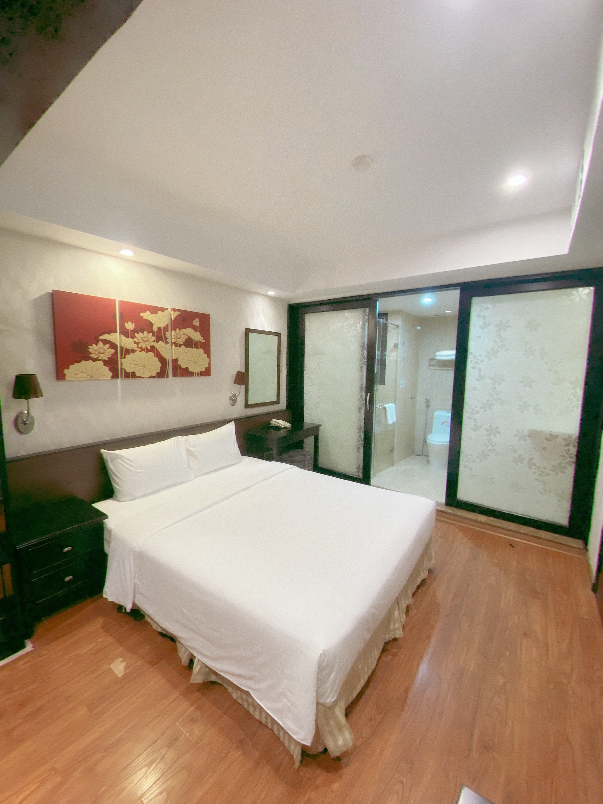 Skylark Boutique Hotel - Tap to explore photos