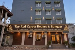 Rooms of FabHotel The Red Carpet Rooms