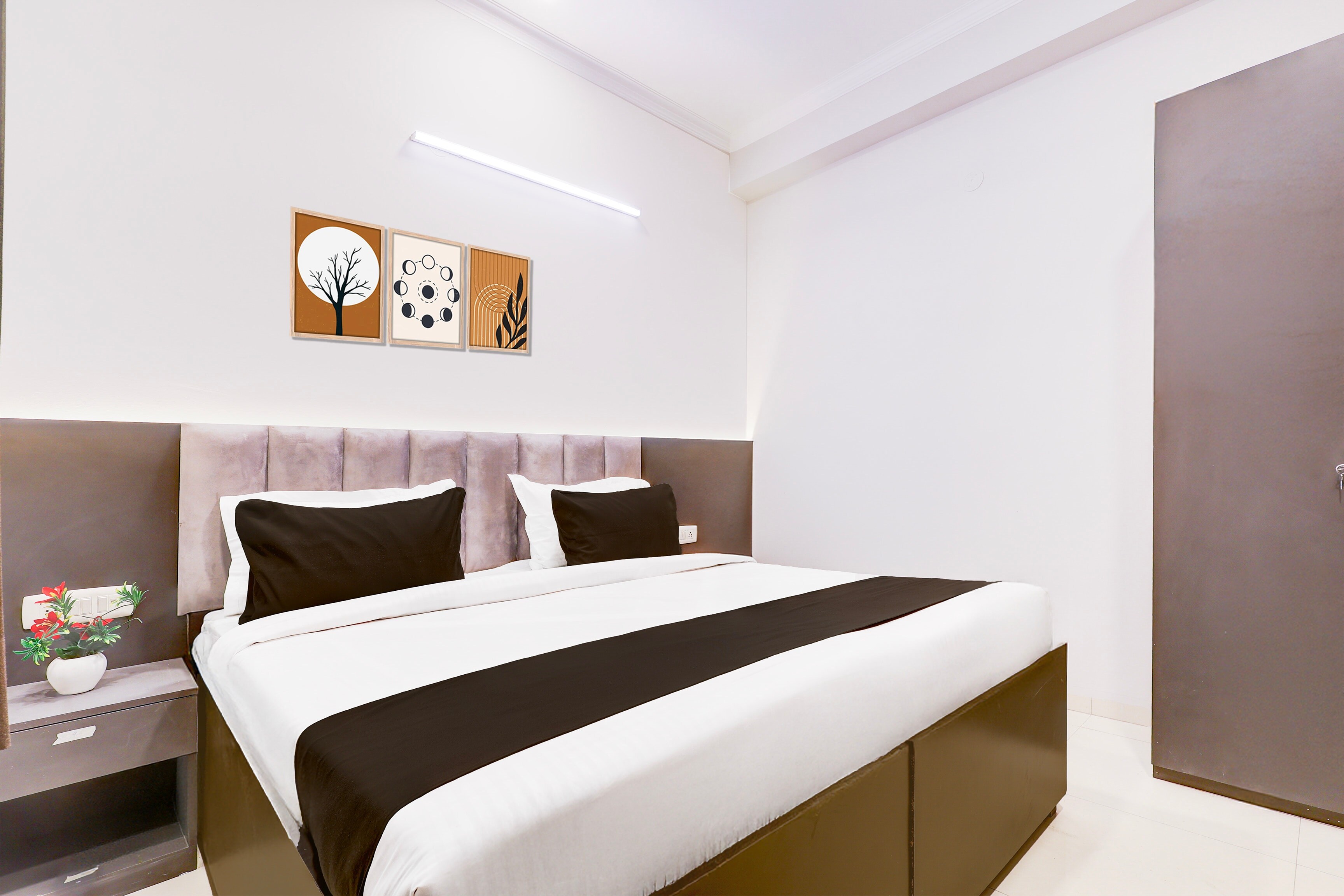 Hotel O Rangpuri Mahipalpur - Tap to explore photos
