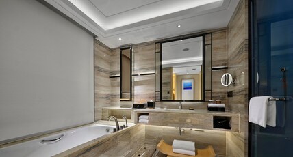 Hilton Zhuzhou Room Type - KING GUEST ROOM-RIVER VIEW