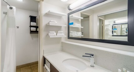 Hampton Inn by Hilton Terre Haute Room Type - KING STANDARD-NON SMOKING