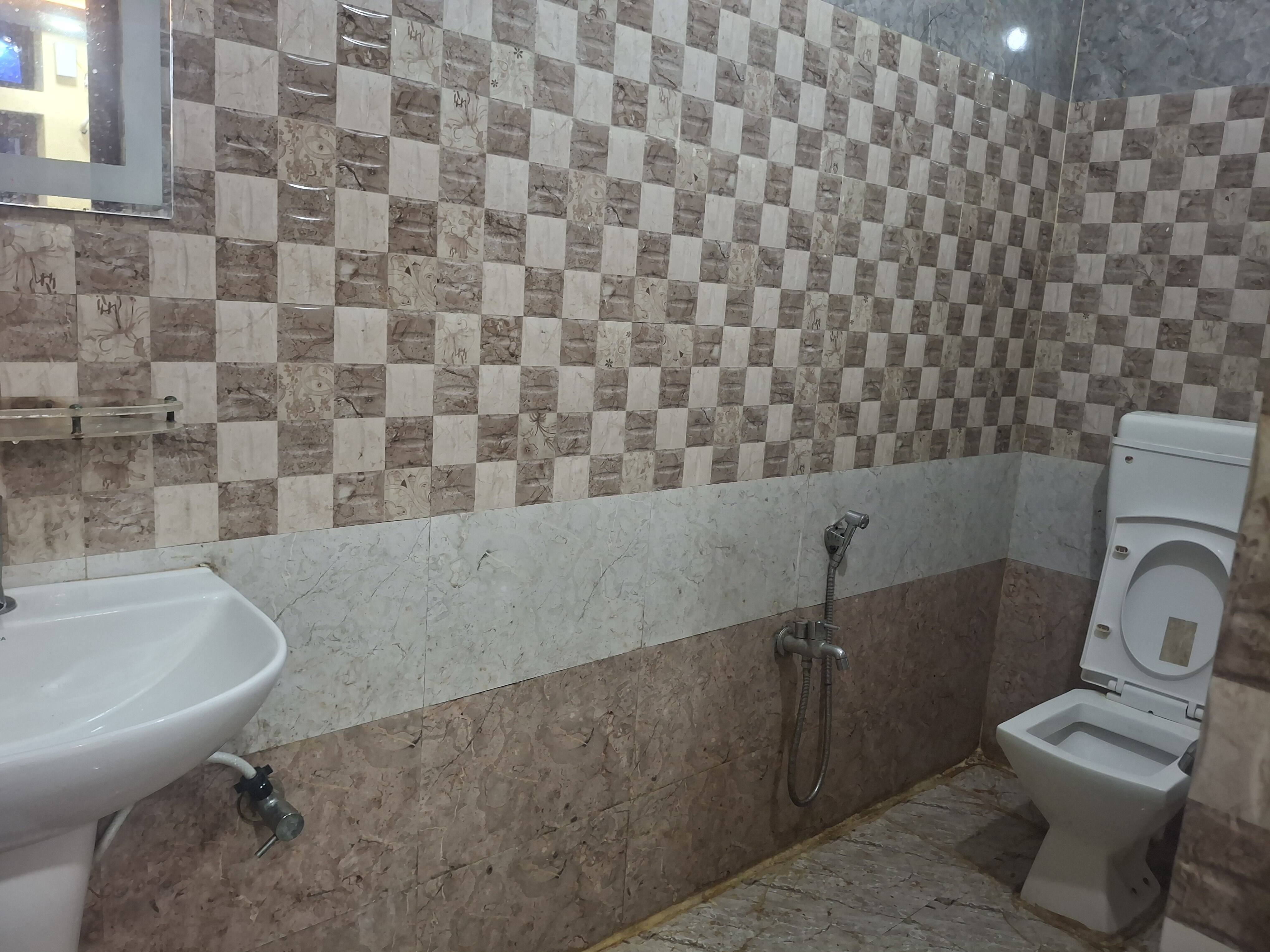 Taj Guest House & Lodging - Tap to explore photos