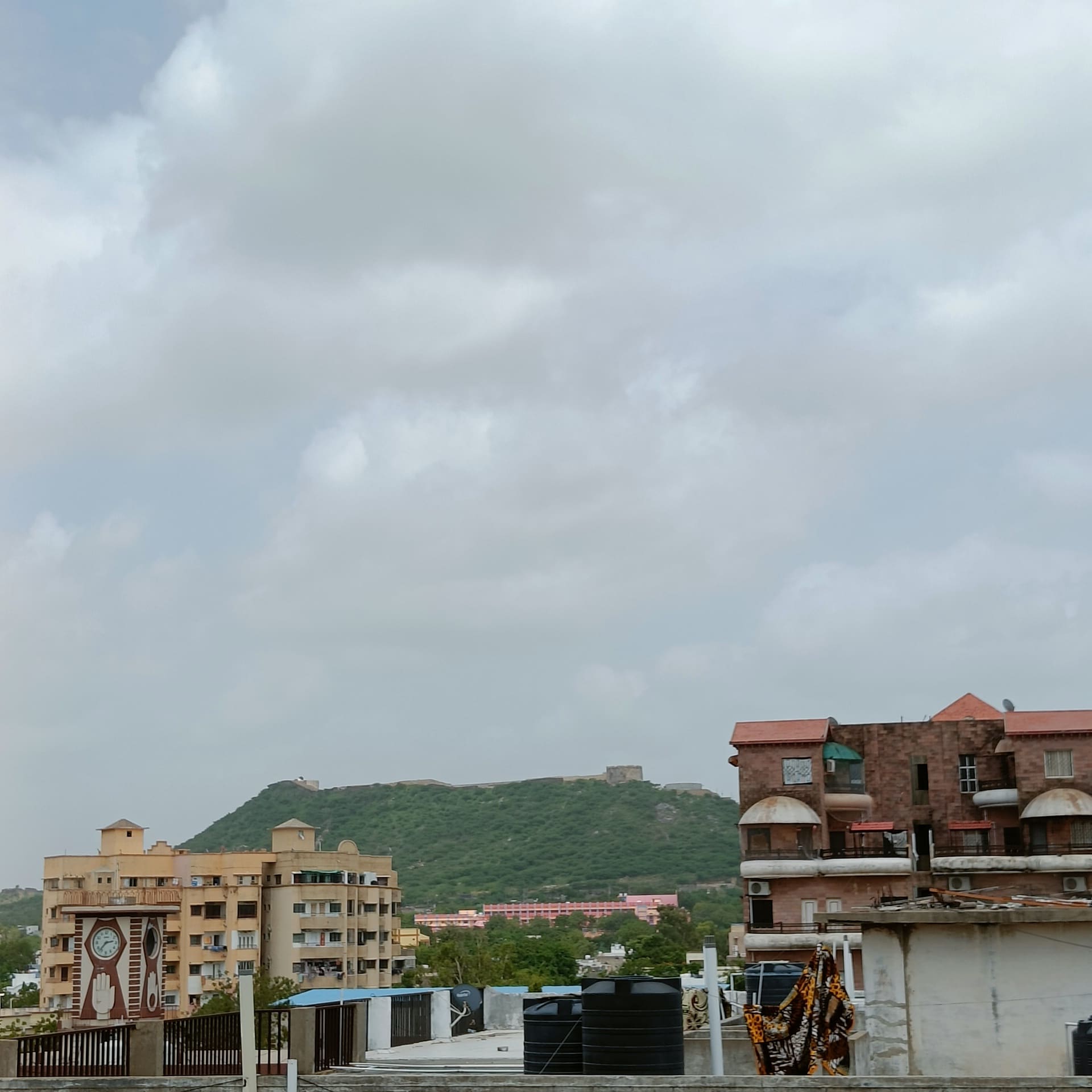 STAYGURU USHA RESIDENCY - Tap to explore photos
