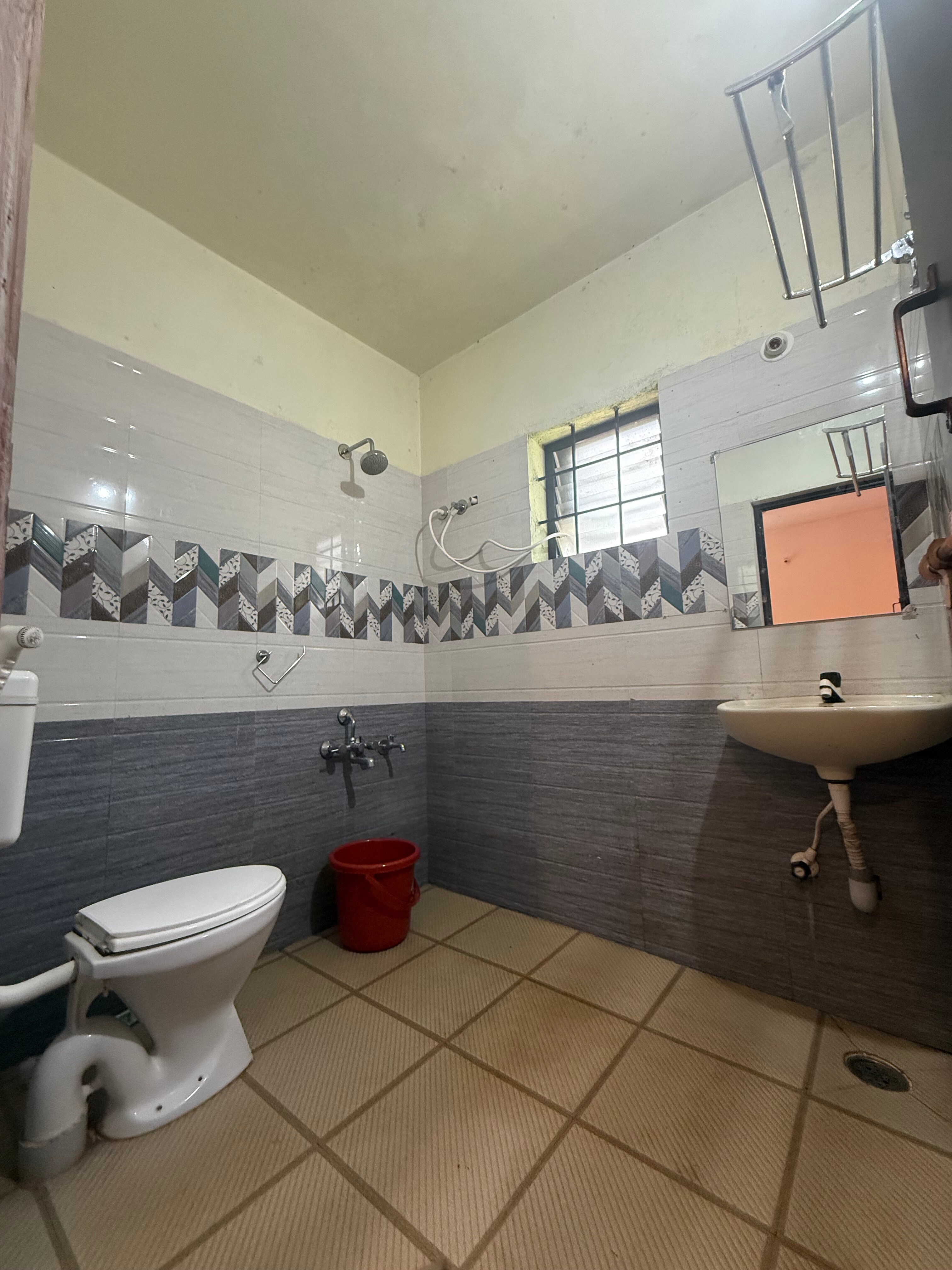 The Silverwood Homestay - Tap to explore photos