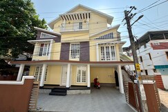 FULLMOON HOLIDAY | Cozy 2BHK Near Kaloor Metro