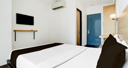 Super Townhouse PBG Mall Vashi Room Type - Premium